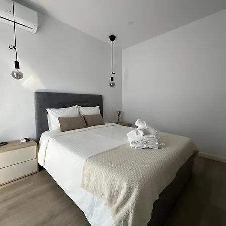 Villa Cerva Home אכסניה *